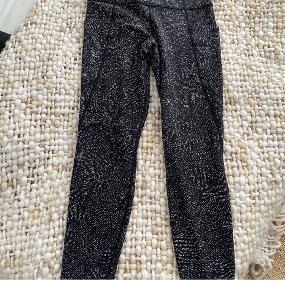 Athleta Black Salutation Stash Speckled Leggings